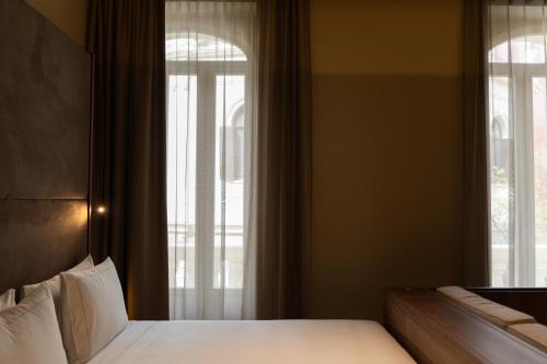Grand Deluxe