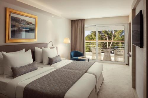 Superior Double Room with Balcony and Sea Side