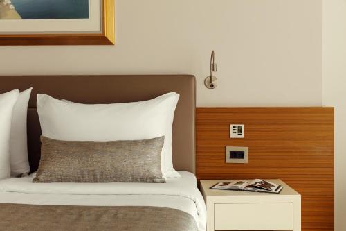 Deluxe Double Room with Balcony and Sea Side