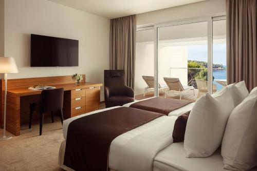 Premium Double Room with Balcony and Sea Side