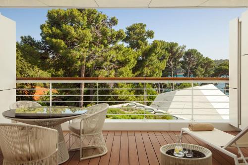Premium Double Room with Balcony and Sea Side