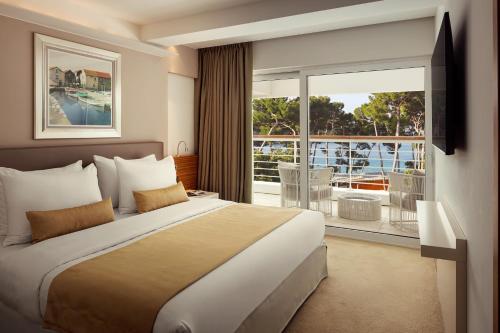 Junior Suite with Balcony and Sea Side