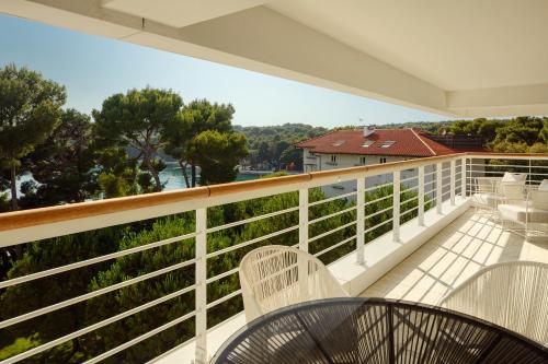 Junior Suite with Balcony and Sea Side