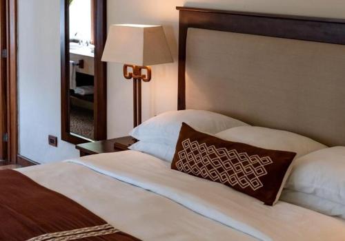 Lake Breeze Suite King