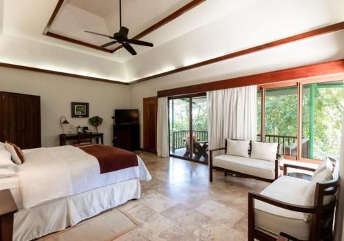 Lake Breeze Suite King