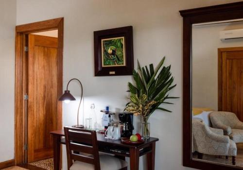 Lake Breeze Suite Queen