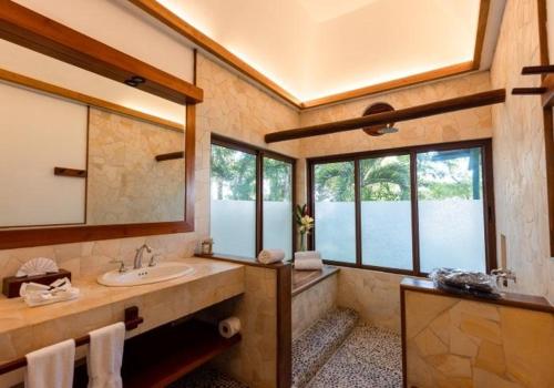 Lake View Suite King