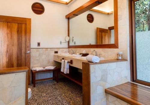 Lake View Suite King