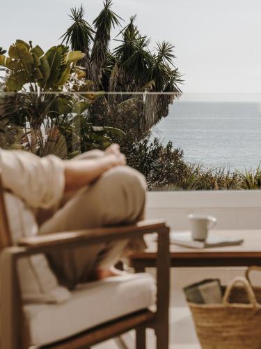 Deluxe Double Room with Side Sea View