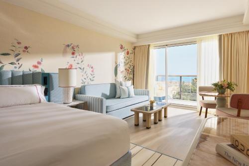 Junior Suite with Sea View (2 Adults + 2 Children)