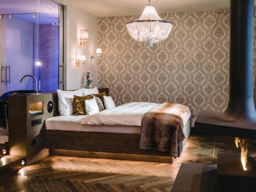 Deluxe Suite with Mountain View