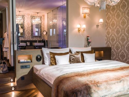 Deluxe Suite with Mountain View