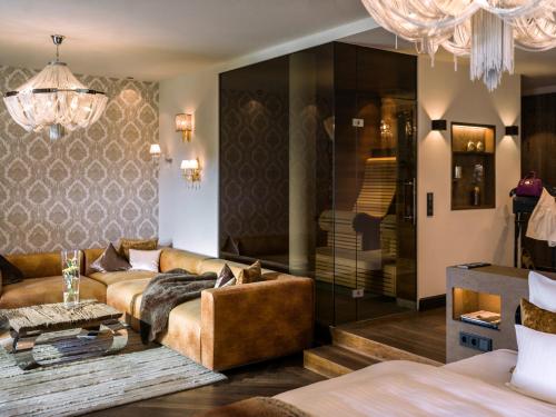 Deluxe Suite with Mountain View