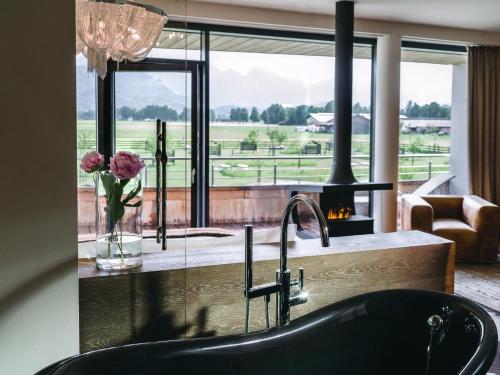 Deluxe Suite with Mountain View