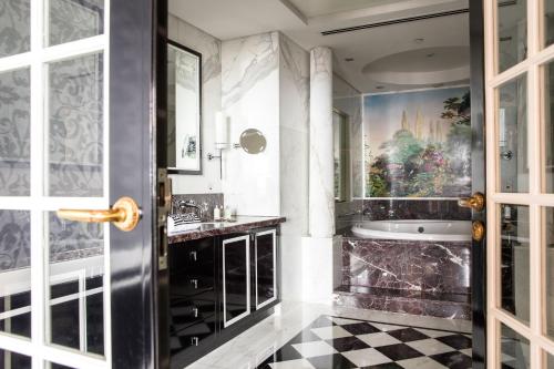 Presidential Suite with Panoramic Skyline Views, Airport Transfers, Direct Connectivity to Museum of The Future, Complimentary Breakfast, Signature Afternoon Tea, Evening Sundowners, Soft Refreshments and Canapes