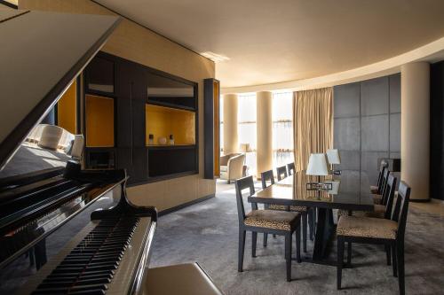 Presidential Suite with Panoramic Skyline Views, Airport Transfers, Direct Connectivity to Museum of The Future, Complimentary Breakfast, Signature Afternoon Tea, Evening Sundowners, Soft Refreshments and Canapes