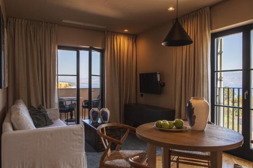 Deluxe Suite with Sea View