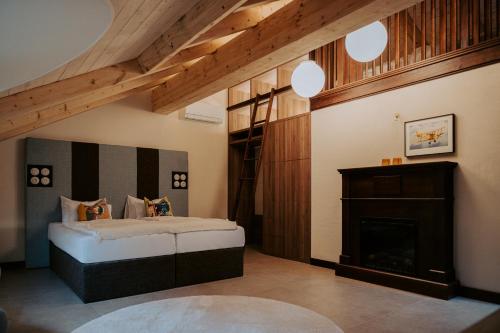 Superior Deluxe Double or Twin Room 