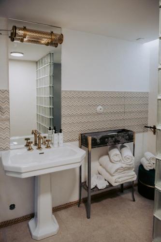 Superior Deluxe Double or Twin Room 