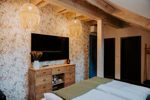Double or Twin Room with Private Bathroom