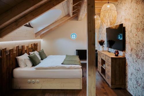 Double or Twin Room with Private Bathroom