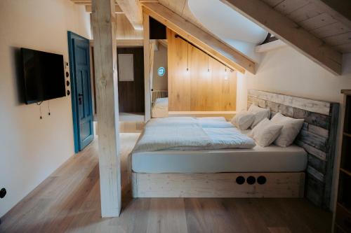 Double or Twin Room with Bathroom