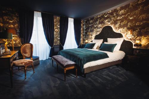Divine Double Room with Bath and Cathedral View