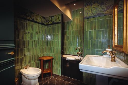 Divine Double Room with Bath and Cathedral View