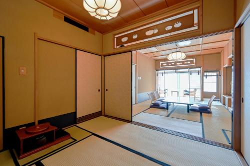 Japanese-Style Quadruple Room