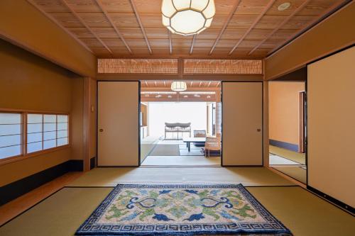 Suite with Mountain View