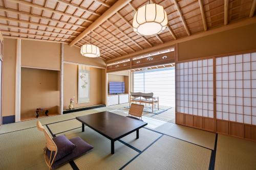 Suite with Mountain View