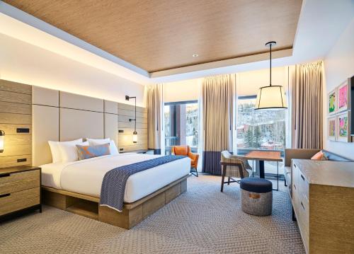 Deluxe - 1 King Bed