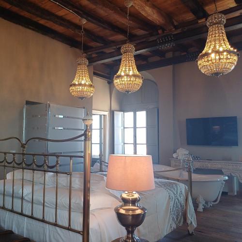 Deluxe Queen Suite