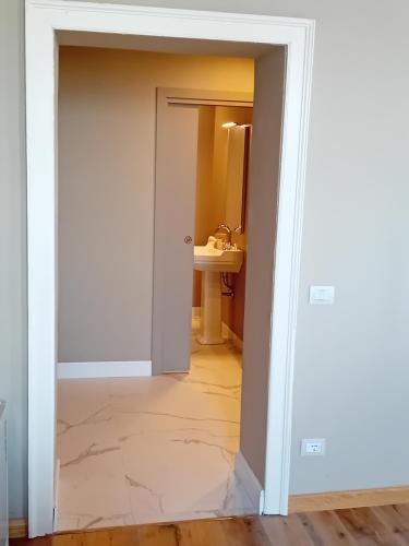 Deluxe Queen Suite