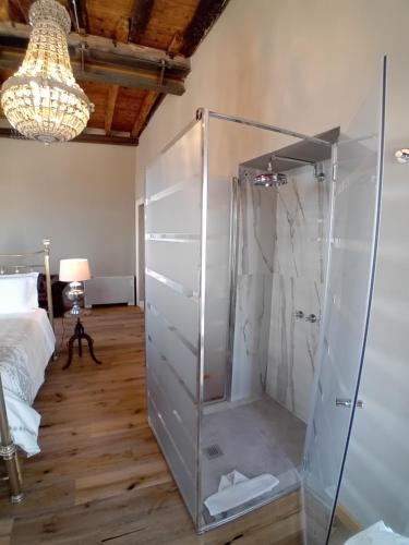 Deluxe Queen Suite
