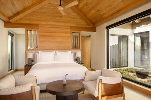 Oceanfront Villa King