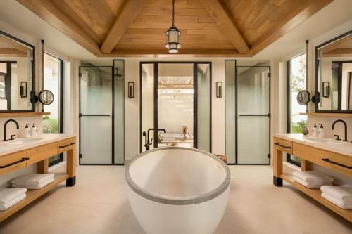 Oceanfront Villa King