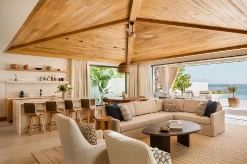 Oceanfront Villa King