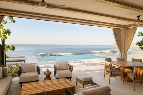 Oceanfront Villa King