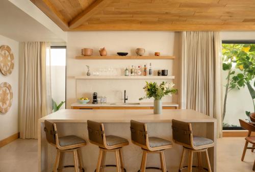 Oceanfront Villa King