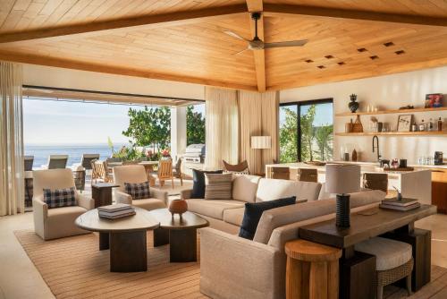 Oceanfront Three Bedroom Presidential Villa