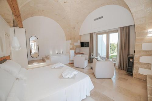 Queen Suite with Spa Bath