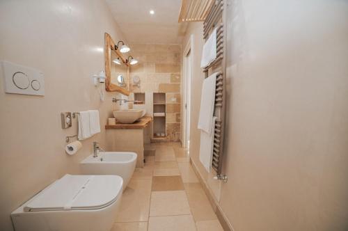 Queen Suite with Spa Bath