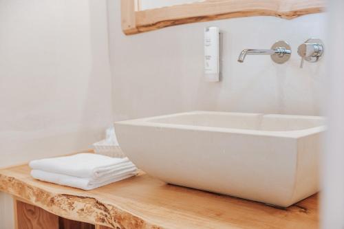 Queen Suite with Spa Bath
