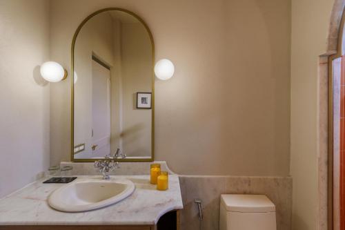 Superior King Room: 15% off on Food & Soft Beverage, Early checkin and Late Checkout upto 2hrs (Subject to Availability), 2 pints of Beer (till 30th Sep)
