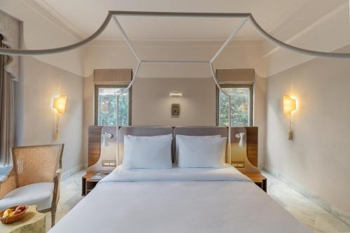 Premium King Room: 15% off on Food & Soft Beverage, Early checkin and Late Checkout upto 2hrs (Subject to Availability), 2 pints of Beer (till 30th Sep)