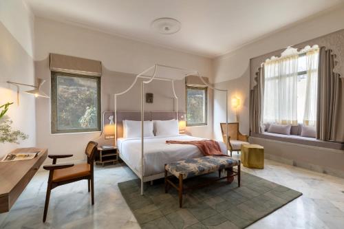 Premium King Room: 15% off on Food & Soft Beverage, Early checkin and Late Checkout upto 2hrs (Subject to Availability), 2 pints of Beer (till 30th Sep)
