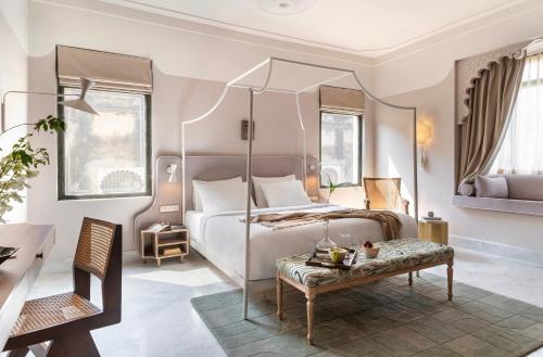 Premium King Room: 15% off on Food & Soft Beverage, Early checkin and Late Checkout upto 2hrs (Subject to Availability), 2 pints of Beer (till 30th Sep)