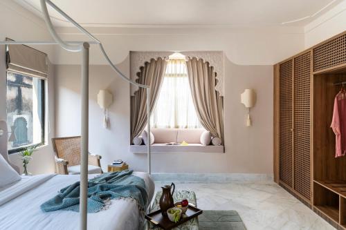 Premium King Room: 15% off on Food & Soft Beverage, Early checkin and Late Checkout upto 2hrs (Subject to Availability), 2 pints of Beer (till 30th Sep)