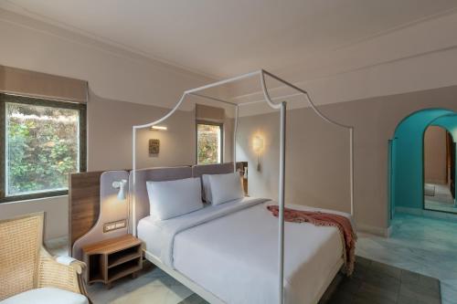 Premium King Room: 15% off on Food & Soft Beverage, Early checkin and Late Checkout upto 2hrs (Subject to Availability), 2 pints of Beer (till 30th Sep)